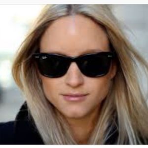 difference between wayfarer classic and ease